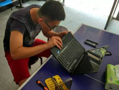 網絡安全進社區，志愿服務暖人心——記浙商大白帽子聯盟服務山水苑社區計算機網絡信息咨詢活動